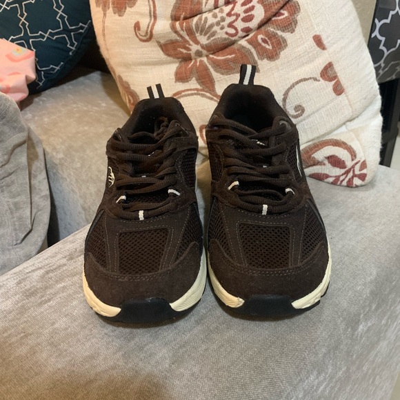 Women’s Avia Sneakers - Picture 8 of 8